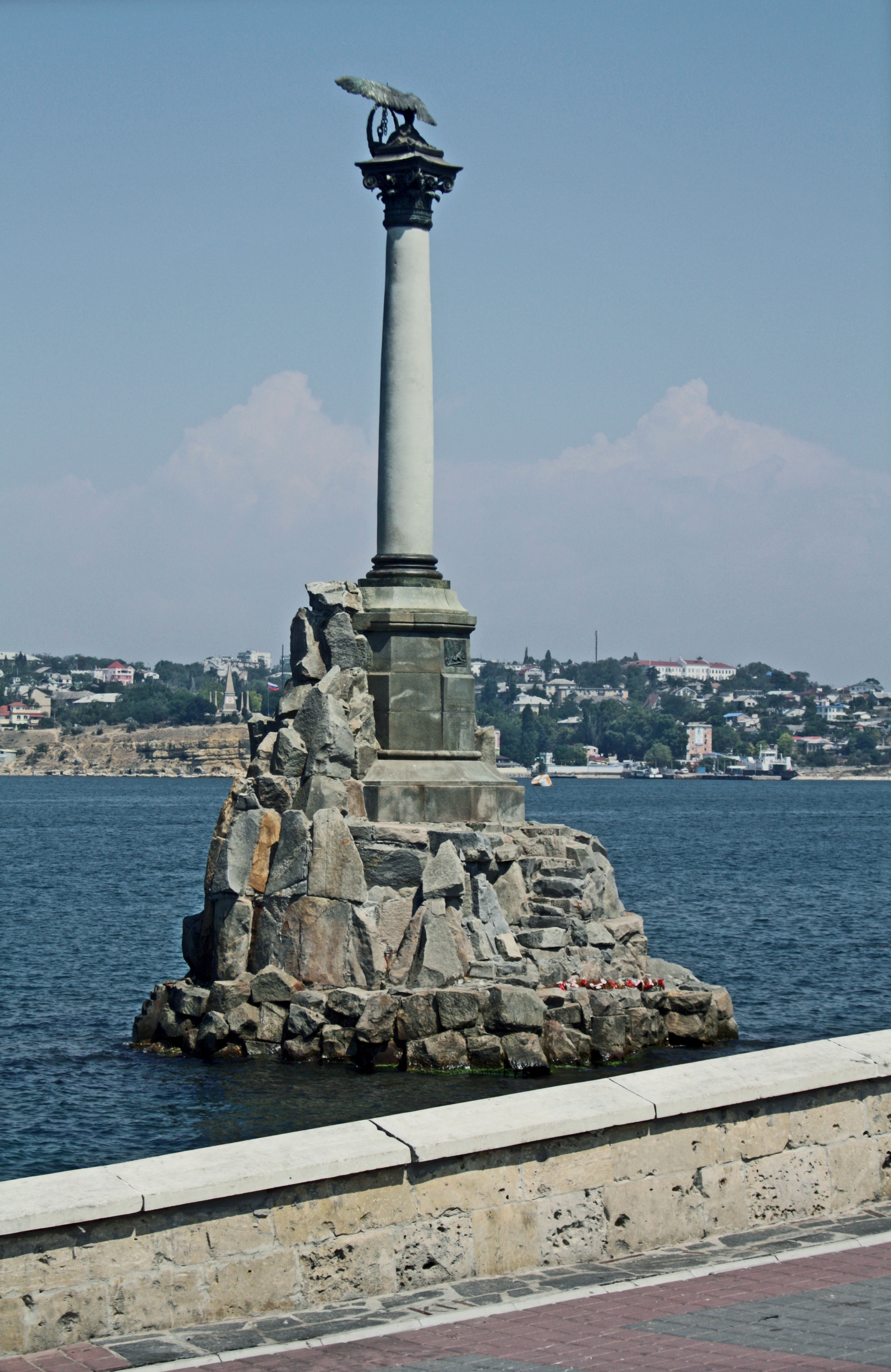 памятник затопленным кораблям севастополь фото